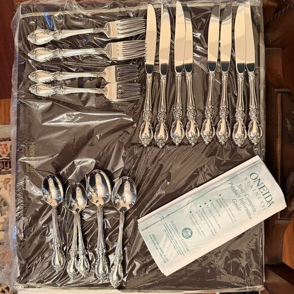 Oneida Other - Oneida LOUISIANA 40 Piece Flatware Set Stainless Silver Service 8 Silverware EUC